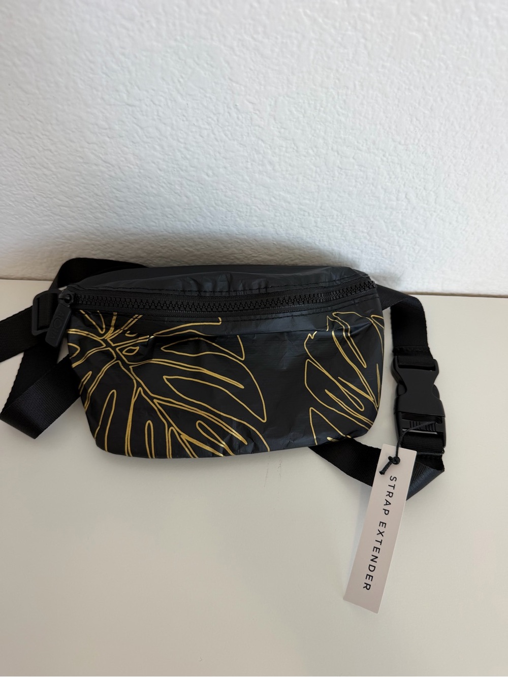 NWT Aloha Collection Mini Hip Pack Lanai Black and Gold
